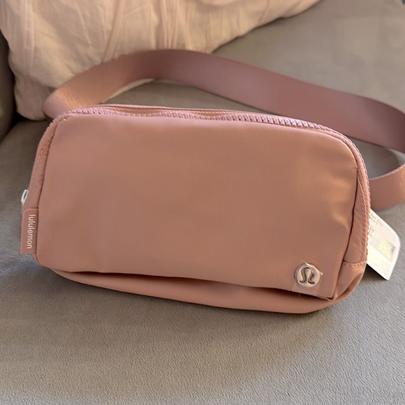 Lululemon Pink Pastel Everywhere Belt Bag 1L - SOLD OUT ON WEBSITE - Picture 4 of 14
